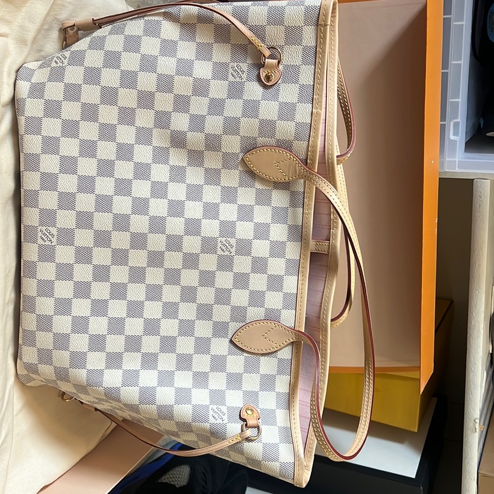 Nice brand new Louis Vuitton Shoulder Bag